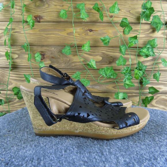 Clarks Women's Perforated Gladiator Black Leather Sz 8 Medium Gently Used 2025 - Picture 3 of 8